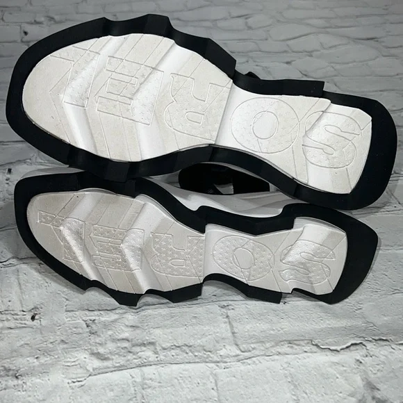 Sorel Kinetic Y-Strap Black Sandals - Women’s Size 10 - Picture 13 of 16